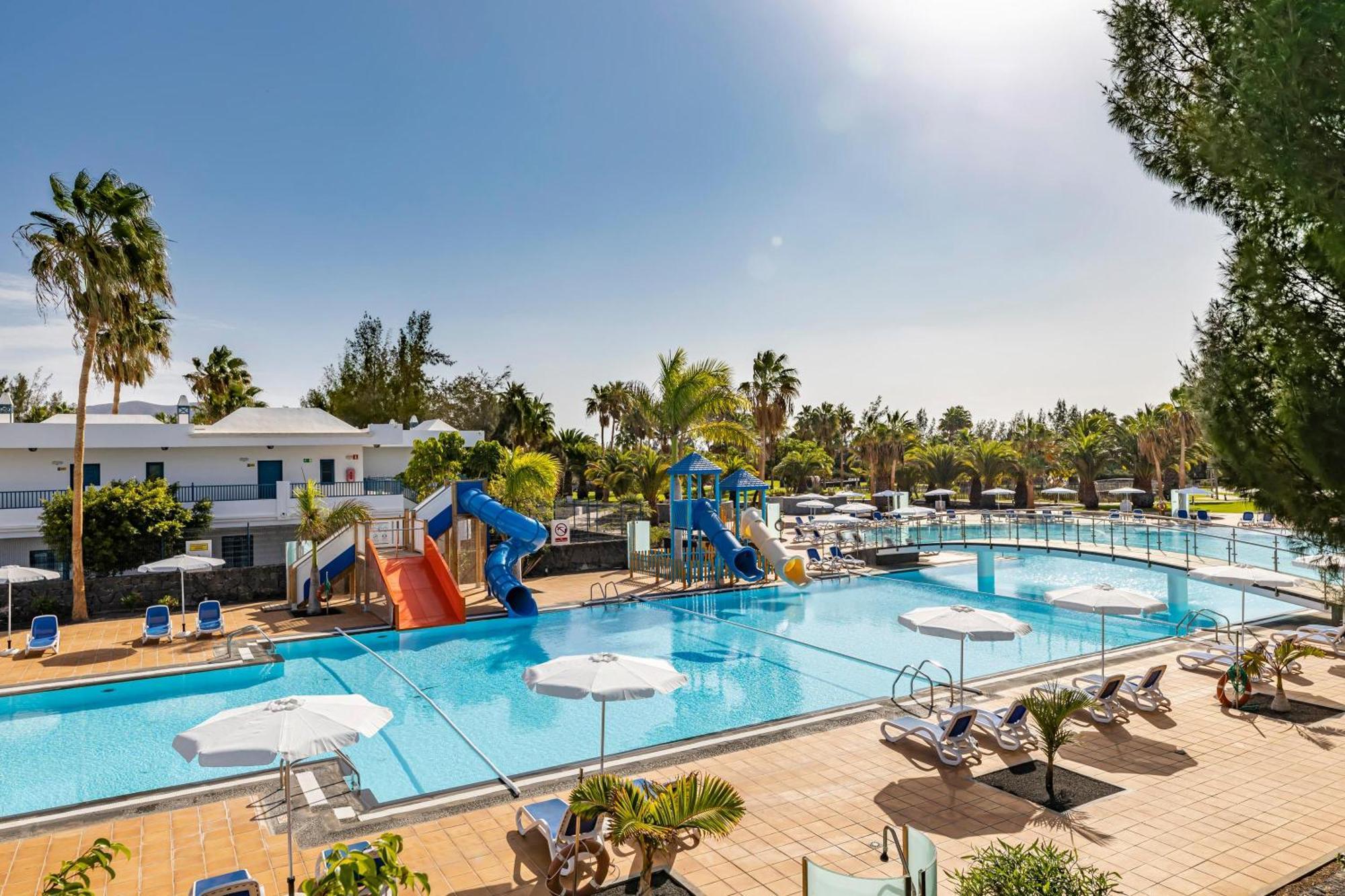 אתר נופש Thb Tropical Island 4*
